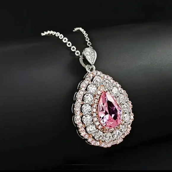 NWOT Teardrop Pendant Necklace - Picture 1 of 6